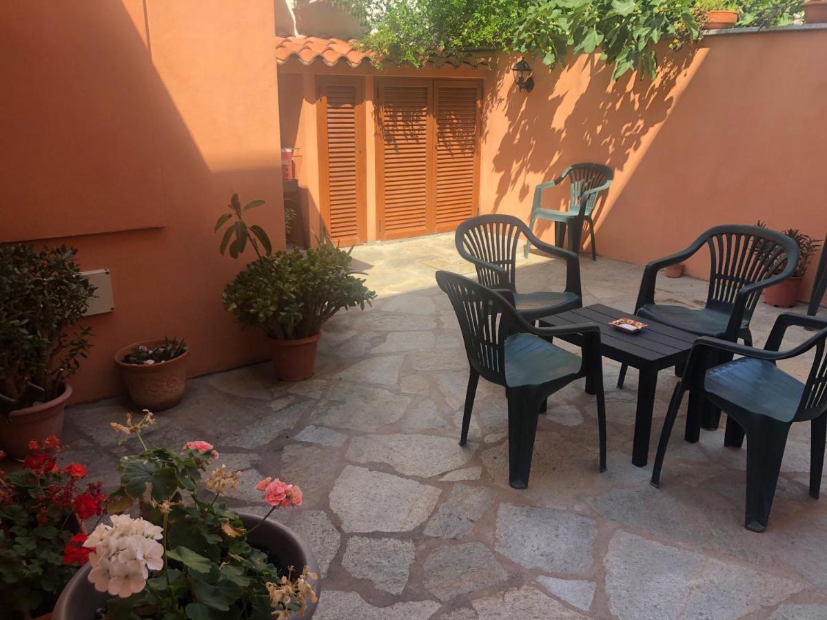 Presso La Maison De Gioel Usufruirai Di Un Appartamento Indipendente Dotato Di Uso Cucina E Lavatrice Arredato In Maniera Funzionale Situato In Ottima Posizione Vicino A Supermercati Caffetterie Pasticcerie Bar Pizzerie E Tanti Altri Servizi 奧爾比亞 外观 照片